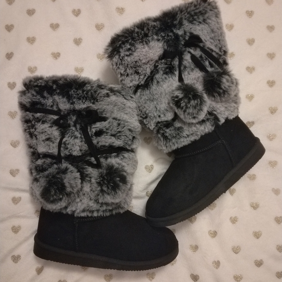 🔥3/$70 *NWOT* FabKids Girl's Faux Fur Black and Gray Boots - Picture 7 of 8